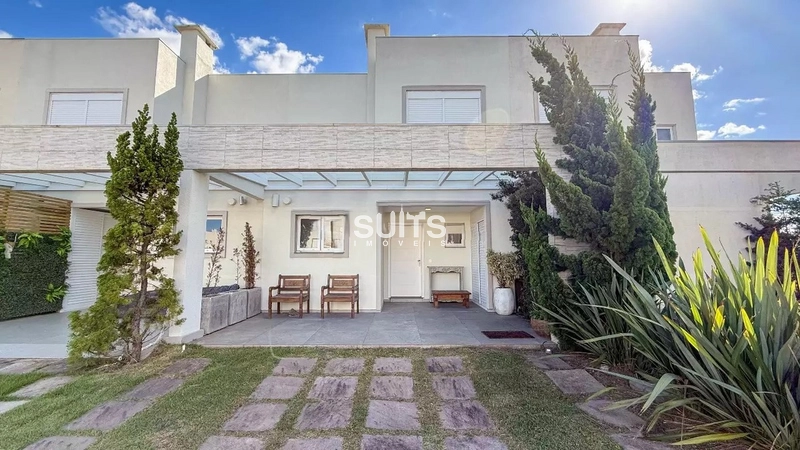 Excelente casa beira lago à venda no condomínio Páteo Marbella