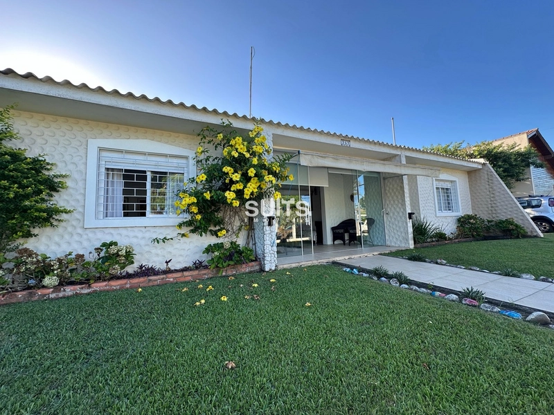 Excelente casa à venda em Atlântida