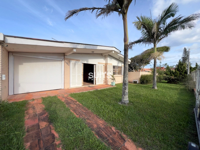 Excelente casa em 2 terrenos à venda no Centro de Xangri-lá