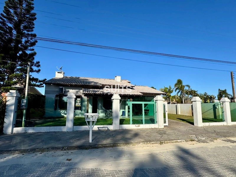 Excelente casa térrea à venda na praia de Atlântida em Xangri-lá