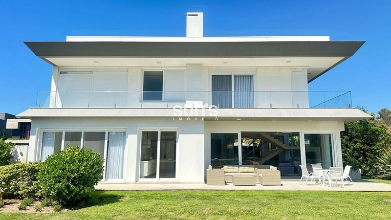 Excelente sobrado à venda no condomínio Playa Vista