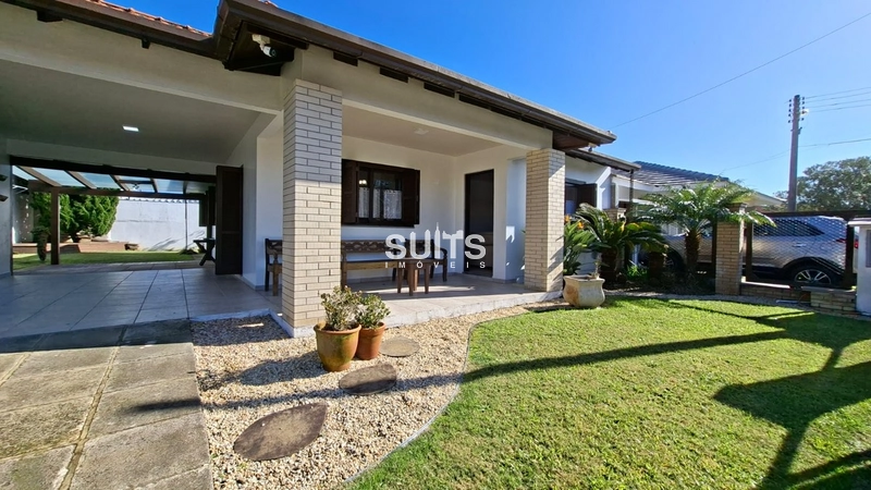 Casa em 2 terrenos, mobiliada e decorada.