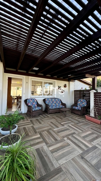 Excelente duplex à venda no Centro