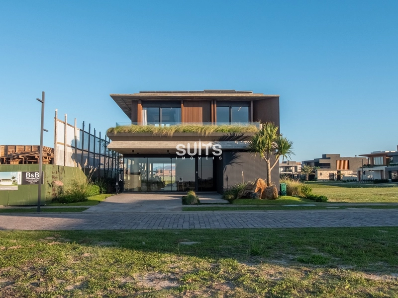 Belíssimo sobrado à venda no condomínio Los Cobos em Xangri-lá: 2ª foto da galeria de imagens do imóvel