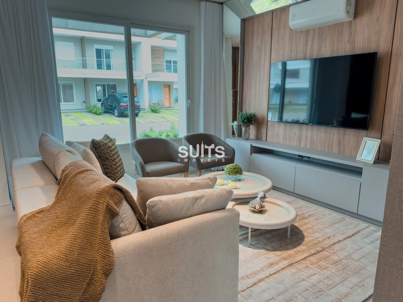 Excelente sobrado à venda no condomínio Murano