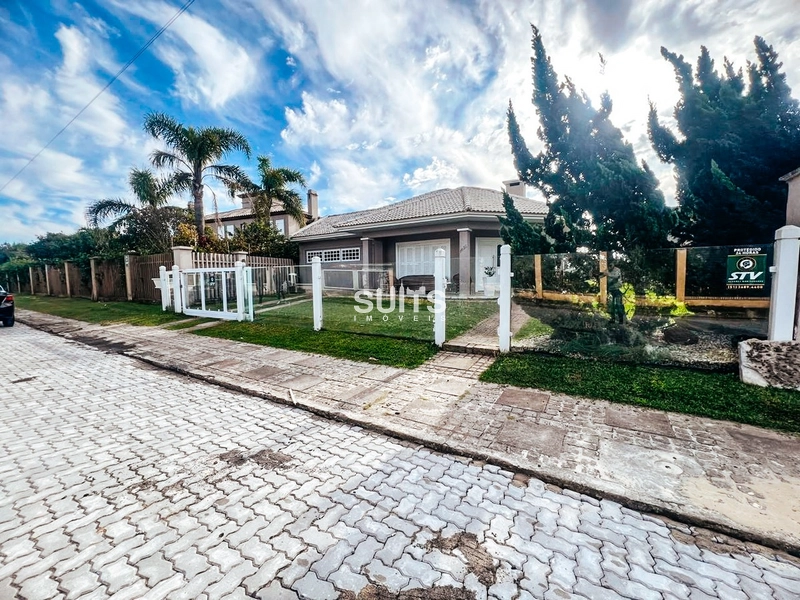 Excelente casa com 02 terrenos à venda em Atlântida: 3ª foto da galeria de imagens do imóvel