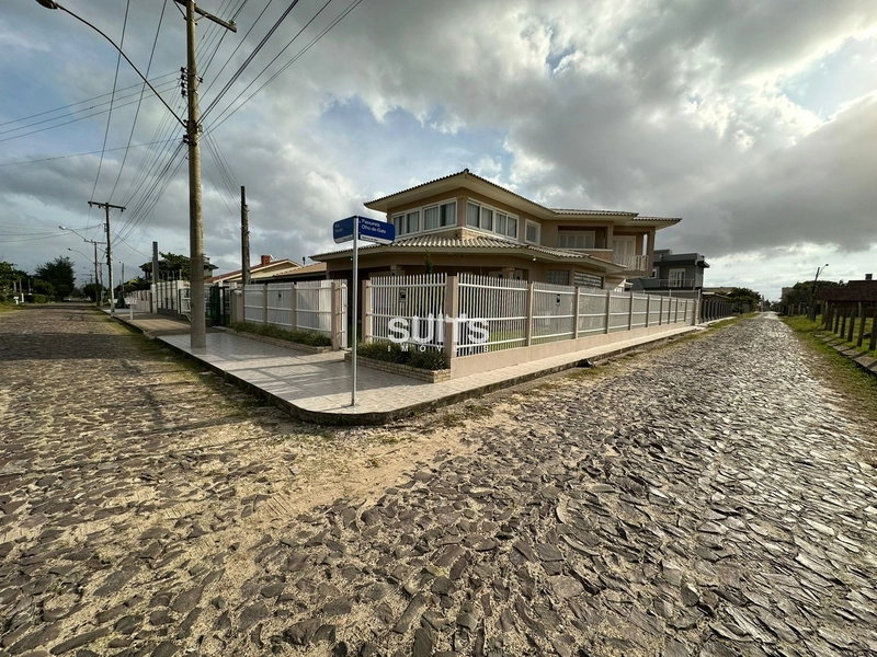 Excelente Sobrado á poucos metros do mar em Rainha do mar: 2ª foto da galeria de imagens do imóvel
