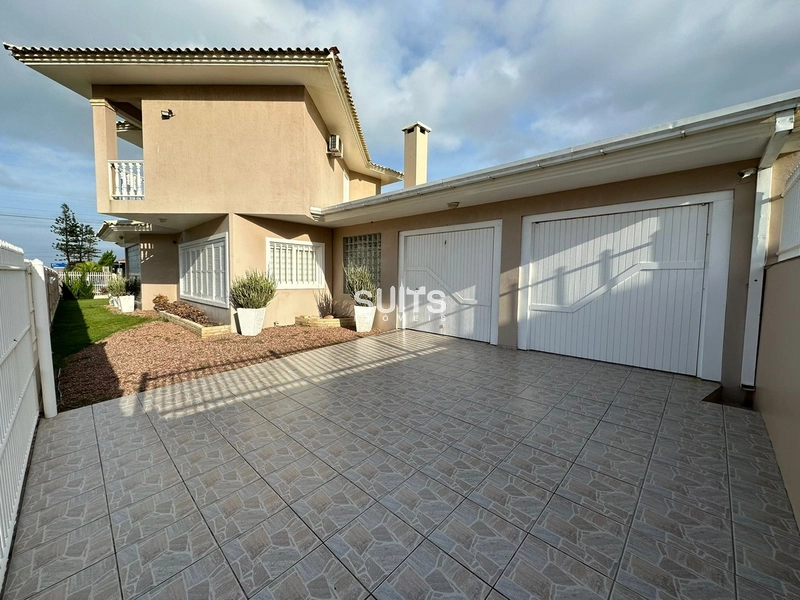 Excelente Sobrado á poucos metros do mar em Rainha do mar: 3ª foto da galeria de imagens do imóvel