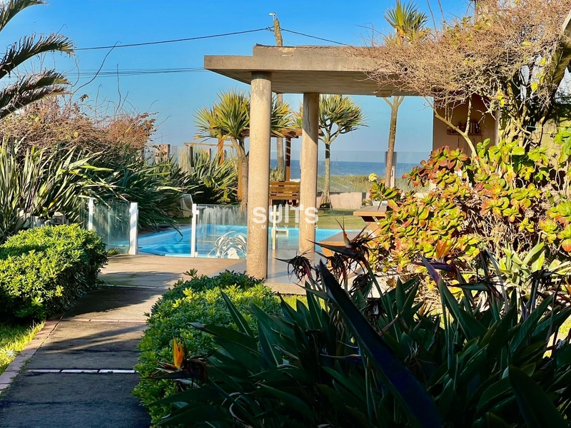 Excelente Casa com 3 Terrenos na Beira Mar de Xangri-lá!