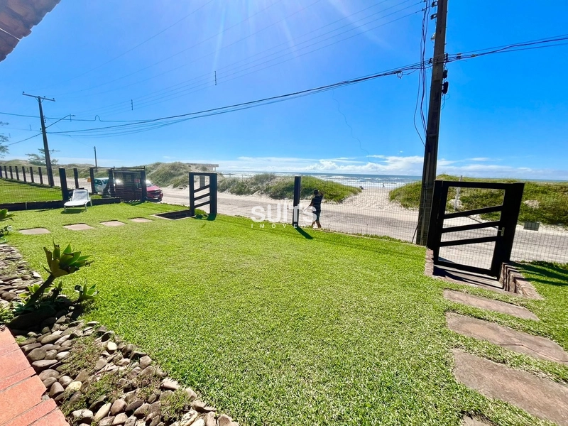 Excelente sobrado beira mar no centro de Xangri-Lá: 2ª foto da galeria de imagens do imóvel