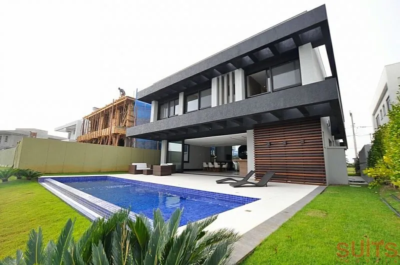 Excelente sobrado beira-lago no Condomínio Enseada: 2ª foto da galeria de imagens do imóvel