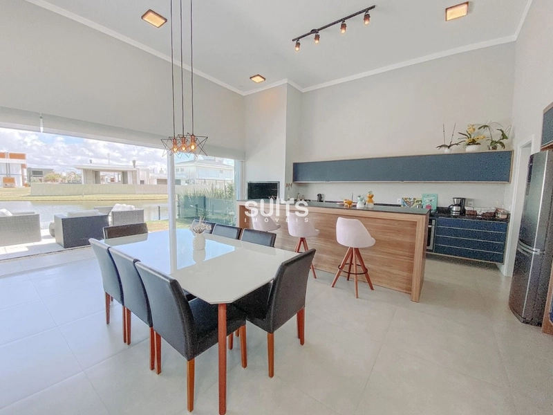 Casa mobiliada e decorada na beira do lago no condomínio Riviera: 15ª foto da galeria de imagens do imóvel