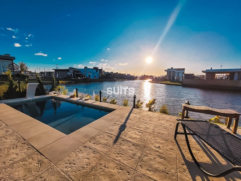 Casa mobiliada e decorada na beira do lago no condomínio Riviera: 5ª foto da galeria de imagens do imóvel