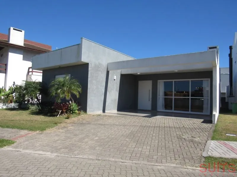 Excelente casa térrea no condomínio Sea Coast.