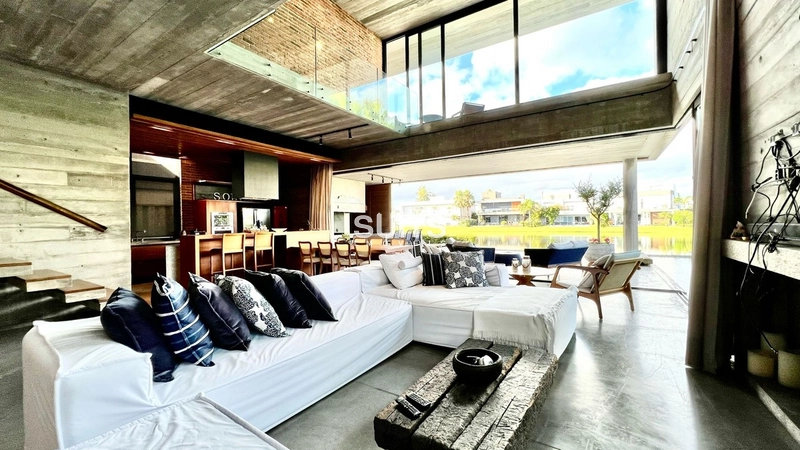 Sobrado beira lago mobiliado e decorado no Condomínio Enseada.: 5ª foto da galeria de imagens do imóvel