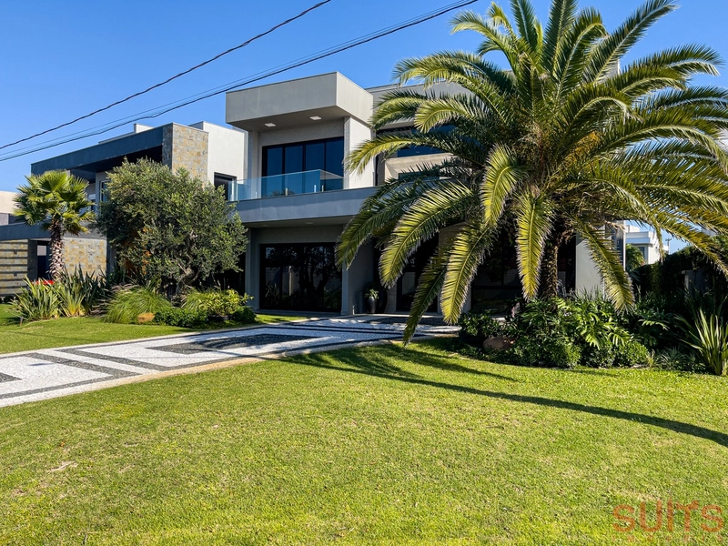 Excelente sobrado beira lago no condomínio Enseada: 2ª foto da galeria de imagens do imóvel