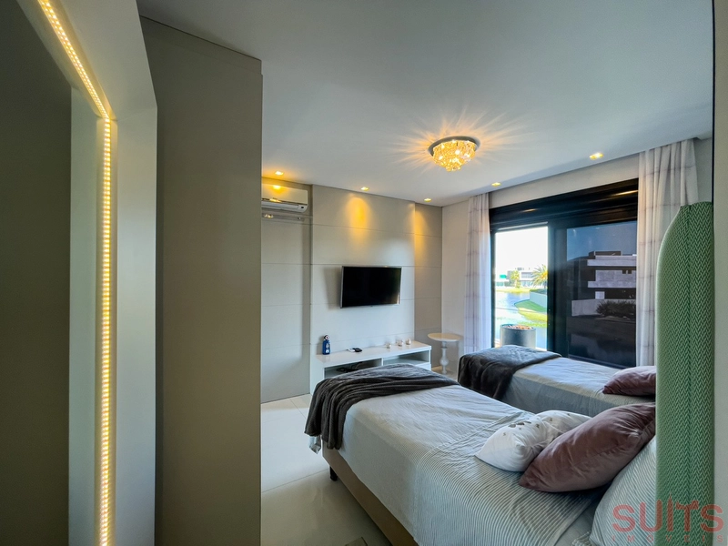 Excelente sobrado beira lago no condomínio Enseada: 34ª foto da galeria de imagens do imóvel