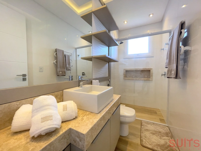 Lindo sobrado beira-lago no Condomínio Enseada: 45ª foto da galeria de imagens do imóvel