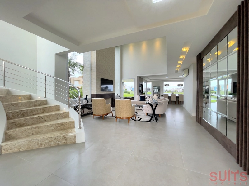 Lindo sobrado beira-lago no Condomínio Enseada: 3ª foto da galeria de imagens do imóvel