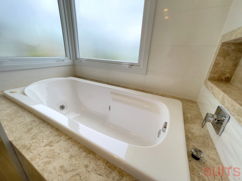 Lindo sobrado beira-lago no Condomínio Enseada: 41ª foto da galeria de imagens do imóvel