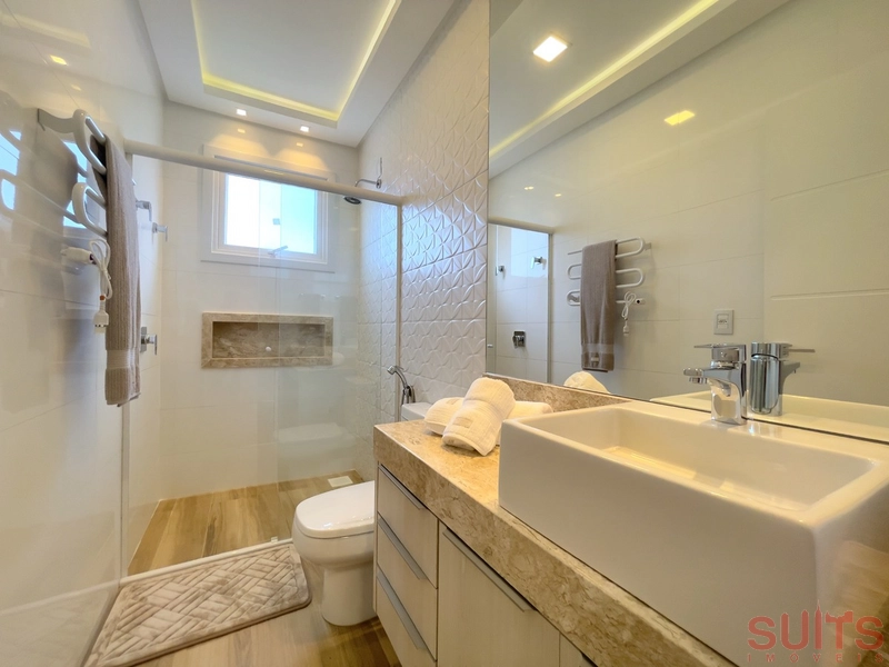 Lindo sobrado beira-lago no Condomínio Enseada: 49ª foto da galeria de imagens do imóvel