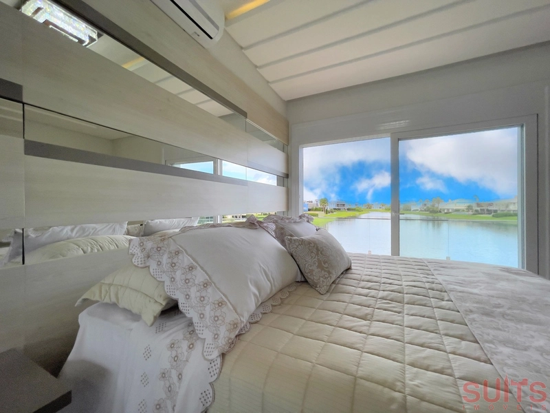 Lindo sobrado beira-lago no Condomínio Enseada: 37ª foto da galeria de imagens do imóvel