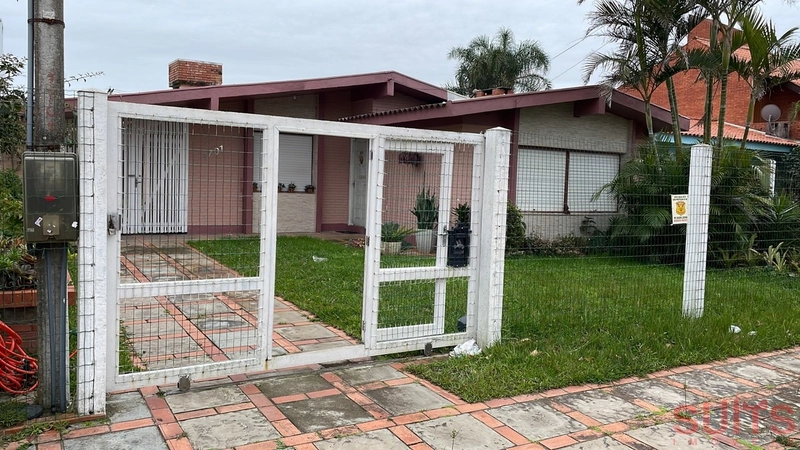 Linda Casa localizada no centro de Xangri-Lá: 2ª foto da galeria de imagens do imóvel