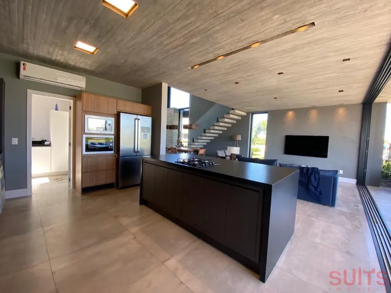 Espetacular sobrado beira-lago no Condomínio Sea Coast: 7ª foto da galeria de imagens do imóvel