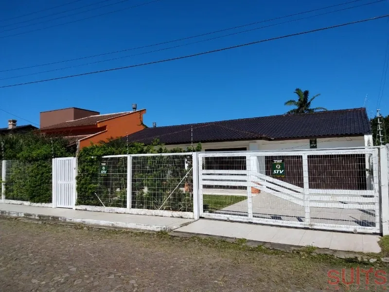 Ótima casa à venda na praia de Atlântida em Xangri-Lá