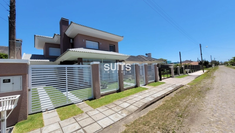 Excelente sobrado para quem procura espaço na praia de Noiva do Mar: 1ª foto da galeria de imagens do imóvel