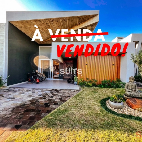 Incrível casa beira lago no condomínio Riviera