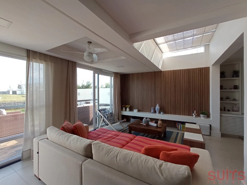 Lindo páteo marbella à venda com vista para o lago: 3ª foto da galeria de imagens do imóvel