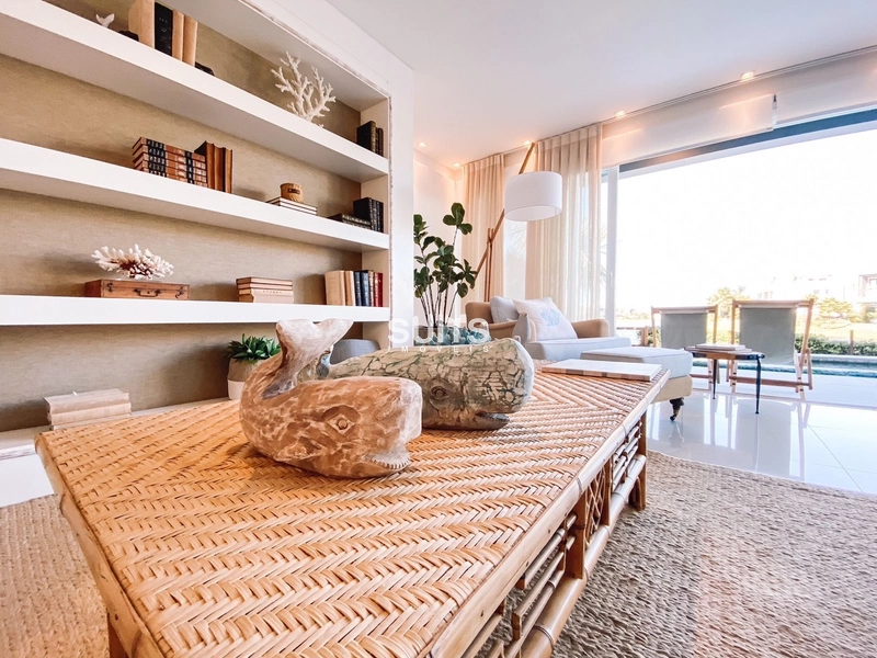 Belíssimo sobrado beira lago à venda no condomínio Enseada: 18ª foto da galeria de imagens do imóvel