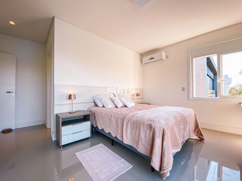 Belíssimo sobrado beira lago à venda no condomínio Enseada: 48ª foto da galeria de imagens do imóvel