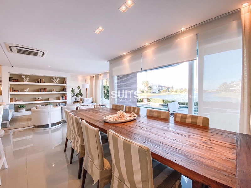 Belíssimo sobrado beira lago à venda no condomínio Enseada: 61ª foto da galeria de imagens do imóvel