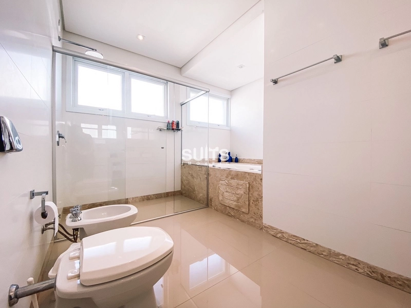 Belíssimo sobrado beira lago à venda no condomínio Enseada: 75ª foto da galeria de imagens do imóvel