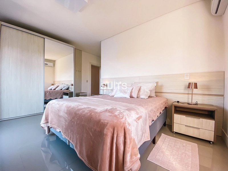 Belíssimo sobrado beira lago à venda no condomínio Enseada: 47ª foto da galeria de imagens do imóvel