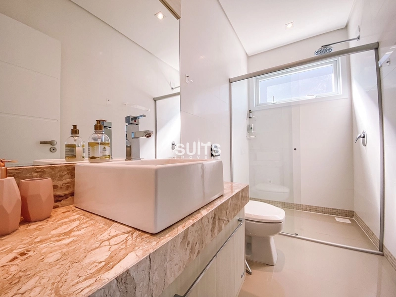 Belíssimo sobrado beira lago à venda no condomínio Enseada: 46ª foto da galeria de imagens do imóvel