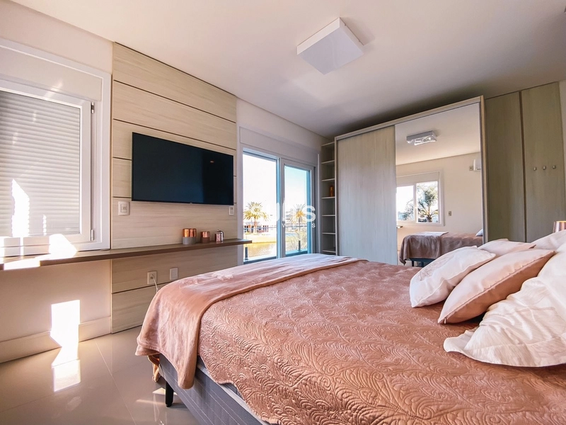 Belíssimo sobrado beira lago à venda no condomínio Enseada: 49ª foto da galeria de imagens do imóvel