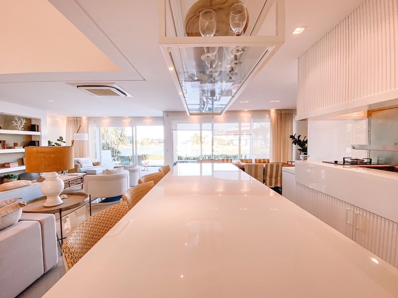 Belíssimo sobrado beira lago à venda no condomínio Enseada: 27ª foto da galeria de imagens do imóvel