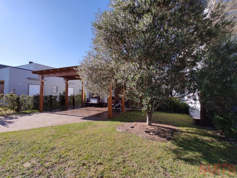 Linda casa beira lago com piscina no Condomínio Riviera: 36ª foto da galeria de imagens do imóvel