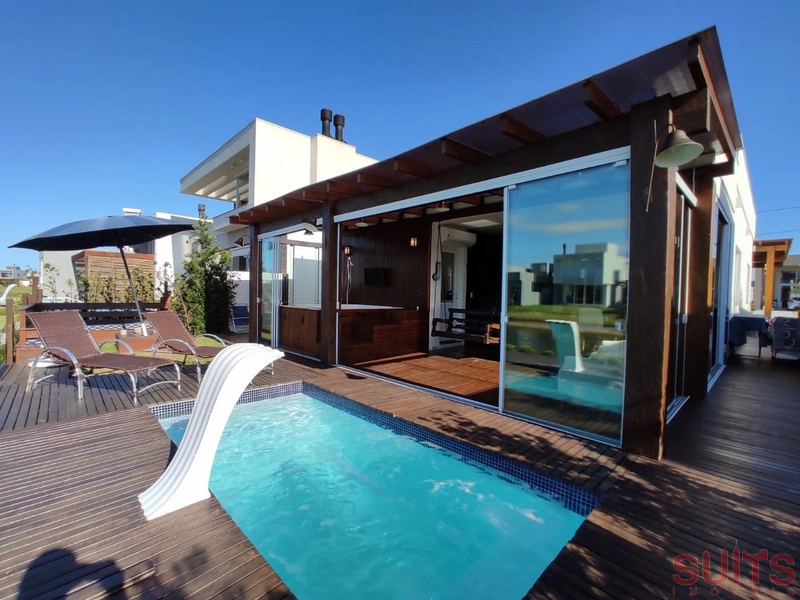 Linda casa beira lago com piscina no Condomínio Riviera: 32ª foto da galeria de imagens do imóvel