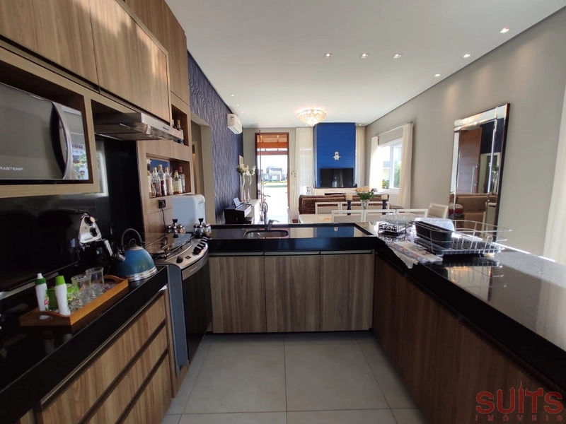 Linda casa beira lago com piscina no Condomínio Riviera: 17ª foto da galeria de imagens do imóvel