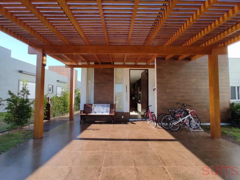 Linda casa beira lago com piscina no Condomínio Riviera: 37ª foto da galeria de imagens do imóvel