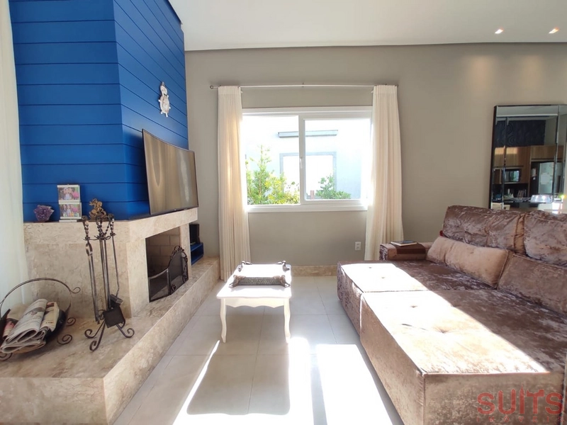 Linda casa beira lago com piscina no Condomínio Riviera: 2ª foto da galeria de imagens do imóvel