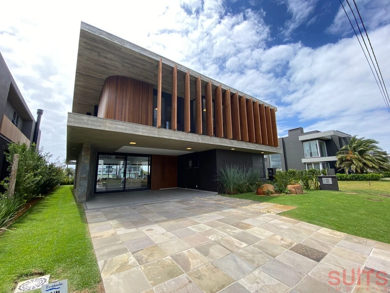 Magnífico sobrado beira lago no condomínio Enseada: 2ª foto da galeria de imagens do imóvel