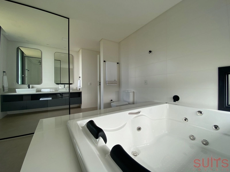 Magnífico sobrado beira lago no condomínio Enseada: 33ª foto da galeria de imagens do imóvel