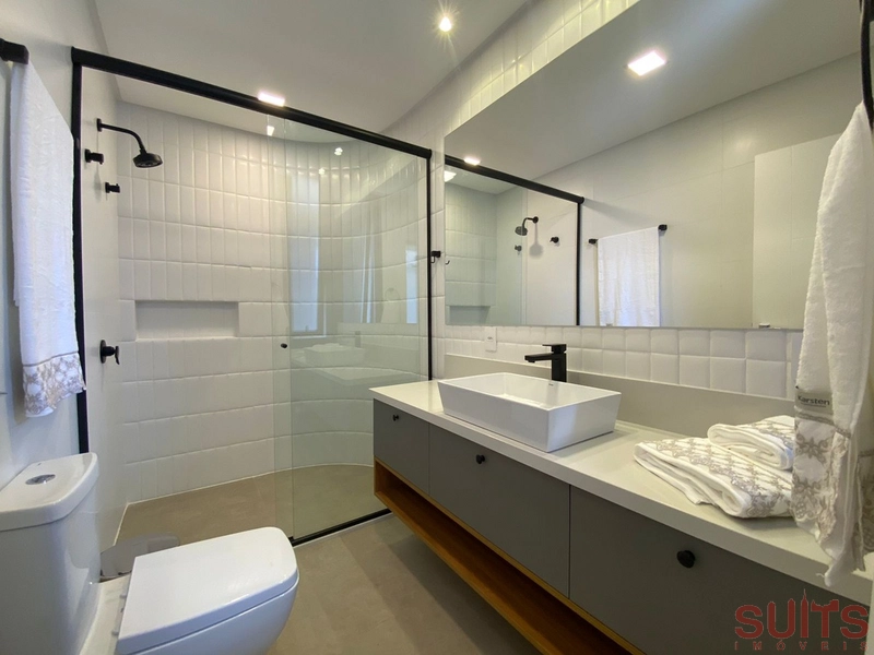 Magnífico sobrado beira lago no condomínio Enseada: 26ª foto da galeria de imagens do imóvel