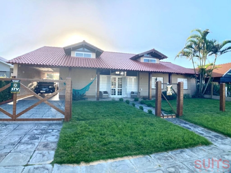 Casa no centro de Atlântida: 2ª foto da galeria de imagens do imóvel