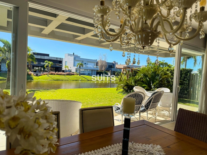 Magnífico sobrado beira lago no condomínio Villaggio: 8ª foto da galeria de imagens do imóvel